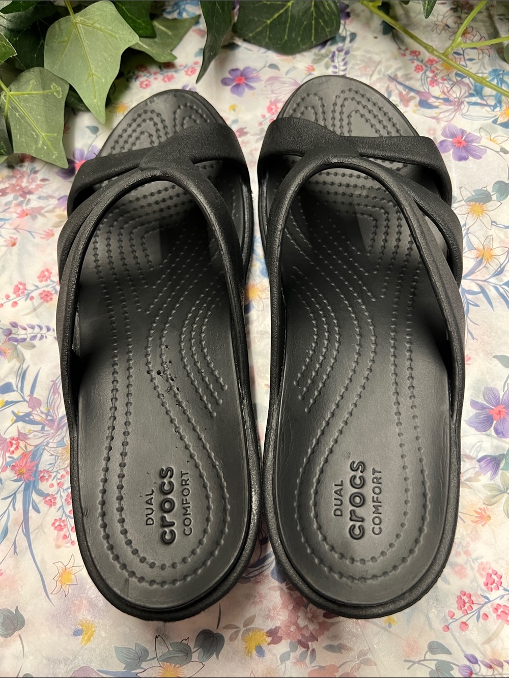 CROCS Black Slip-On Wedge Slide Sandals Size 7 - Picture 11 of 13